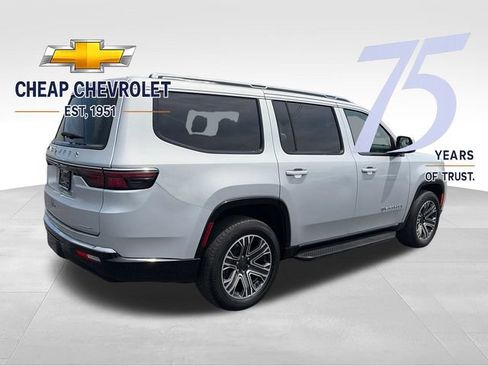 Used 2022 Jeep Wagoneer Series III AWD/4WD image 5