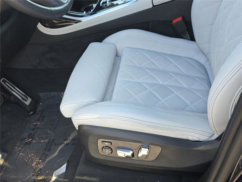 Used 2024 BMW X7 xDrive40i w/ M Sport Package image 18