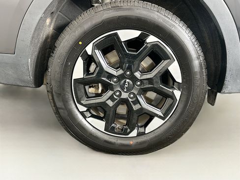 Used 2024 Kia Sorento S image 11