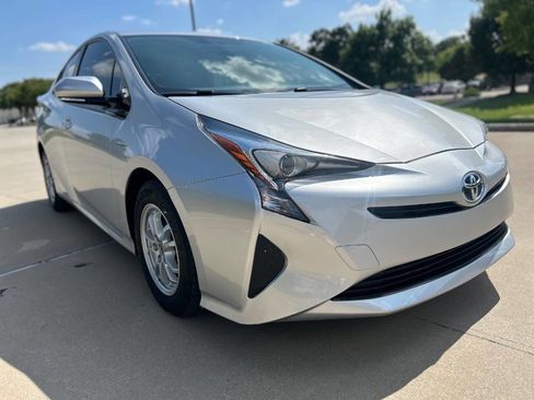 Used 2016 Toyota Prius Two image 3