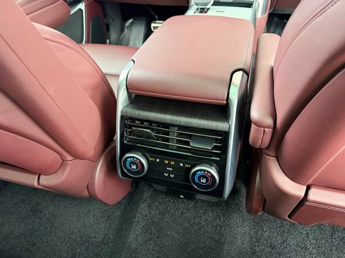 Used 2025 Land Rover Range Rover SE AWD/4WD image 34