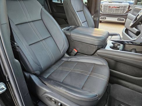 Used 2025 Chevrolet Tahoe High Country AWD/4WD image 32