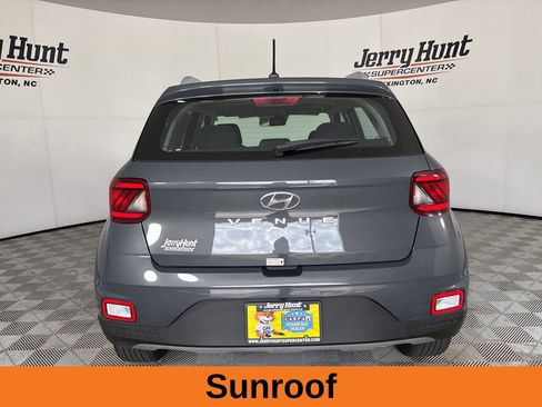 Used 2025 Hyundai Venue SEL FWD image 6