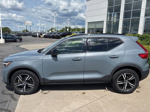 Used 2023 Volvo XC40 B5 Plus w/ Driver Assist Package AWD/4WD image 9