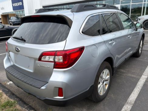 Used 2015 Subaru Outback 2.5i Premium AWD/4WD image 3