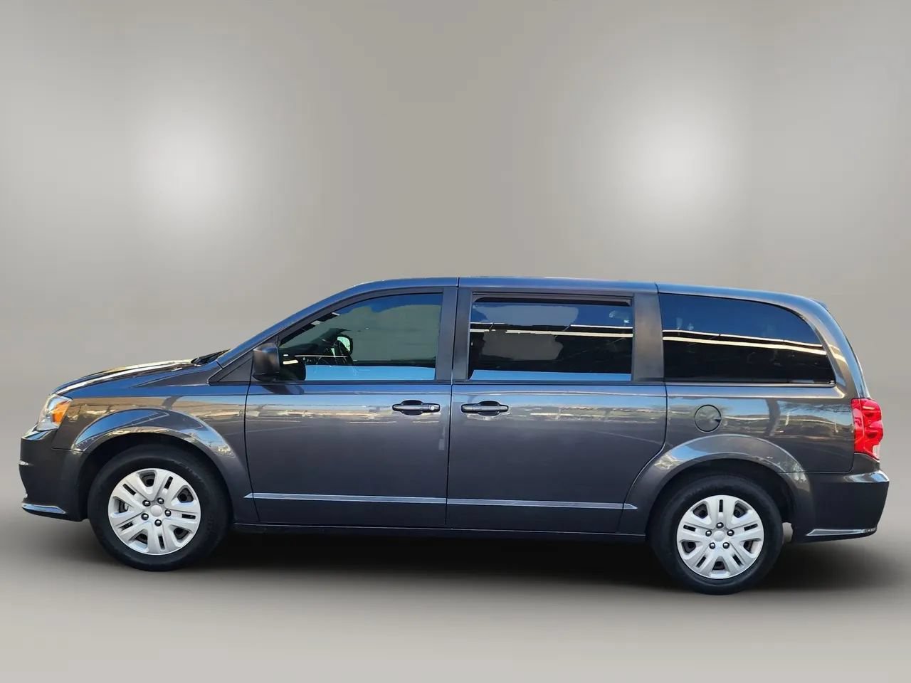 Used 2018 Dodge Grand Caravan SE w/ UConnect Hands-Free Group FWD image 4