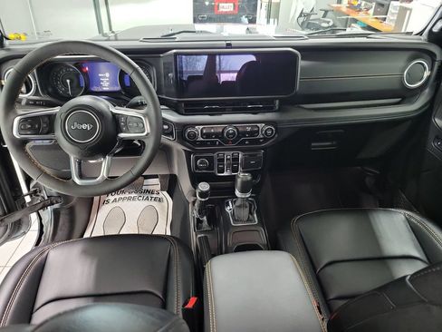 Used 2024 Jeep Wrangler Unlimited Sahara AWD/4WD image 3
