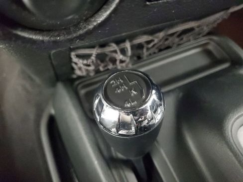 Used 2017 Jeep Wrangler Sahara w/ Connectivity Group image 18