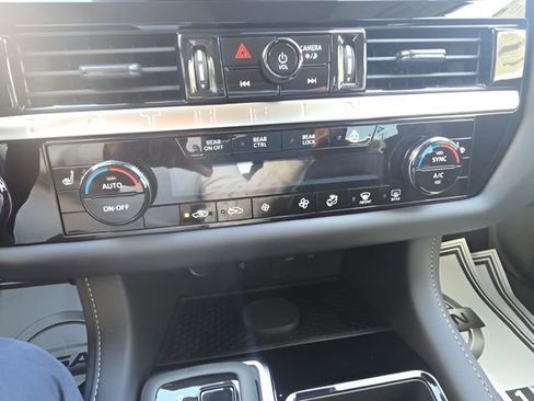 New 2026 Nissan Pathfinder SL image 18