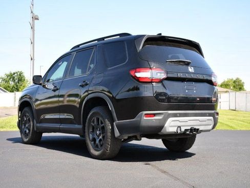 Used 2023 Honda Pilot TrailSport image 5