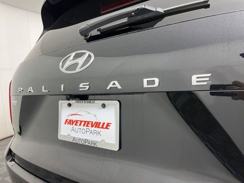 Used 2024 Hyundai Palisade Limited image 3