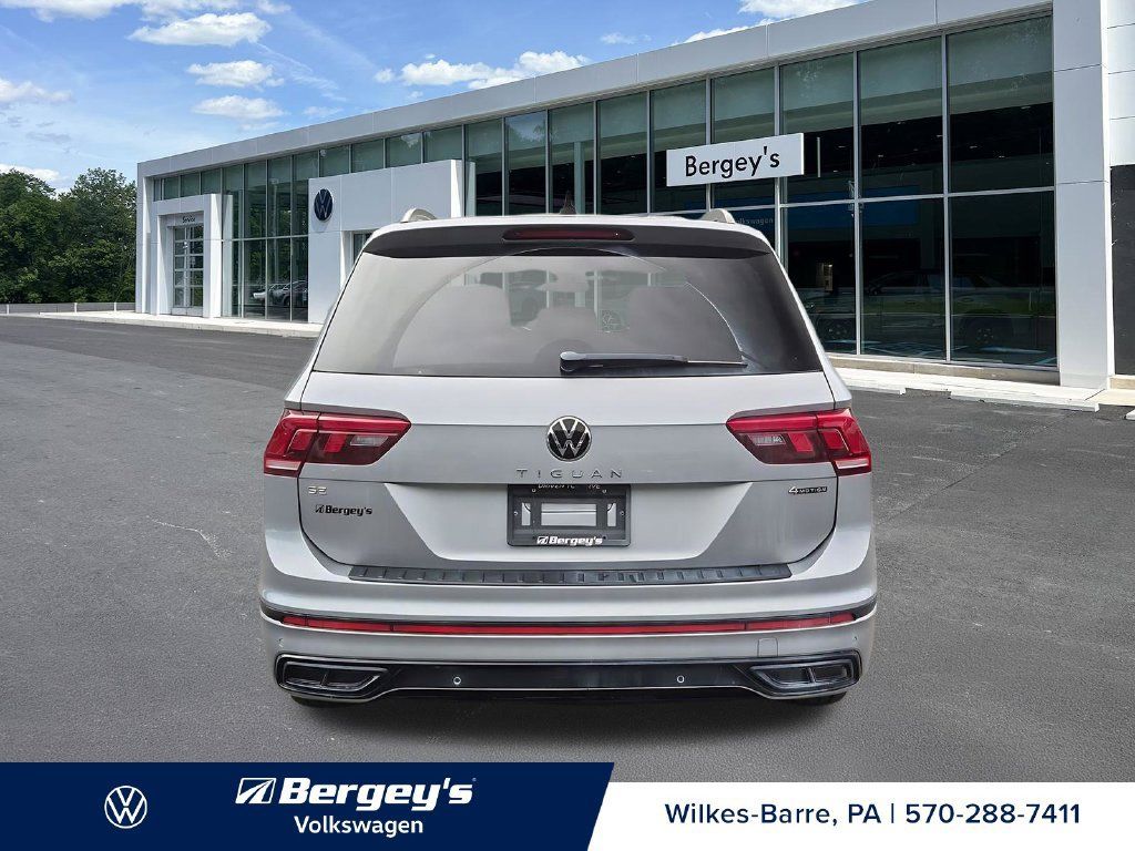 Certified 2024 Volkswagen Tiguan SE R-Line AWD/4WD image 10