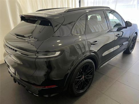 New 2026 Porsche Cayenne GTS image 9