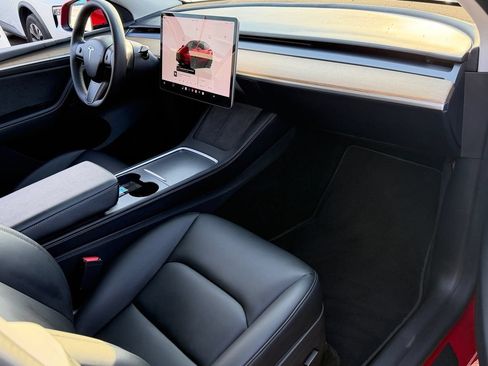 Used 2022 Tesla Model Y Long Range AWD/4WD image 17