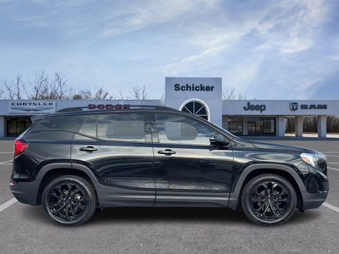 Used 2020 GMC Terrain SLT w/ Elevation Edition FWD image 2