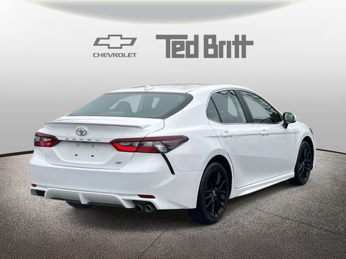 Used 2024 Toyota Camry SE image 4