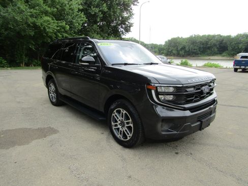 Used 2025 Ford Expedition Active AWD/4WD image 6