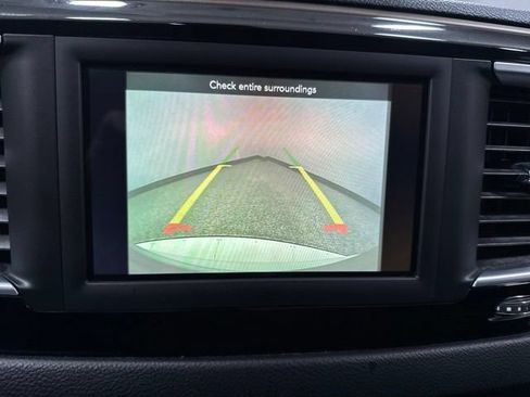 Used 2021 Chrysler Voyager L FWD image 4