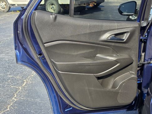 Used 2024 Chevrolet Trax LT w/ Sunroof Package FWD image 12