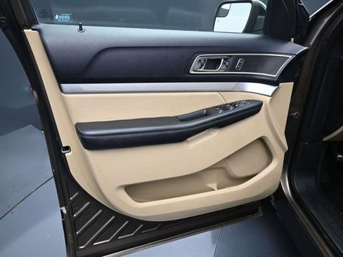 Used 2016 Ford Explorer XLT w/ Equipment Group 202A AWD/4WD image 14
