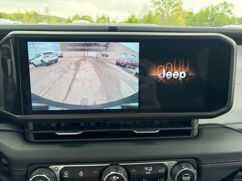 Used 2024 Jeep Wrangler Unlimited Sahara AWD/4WD image 14