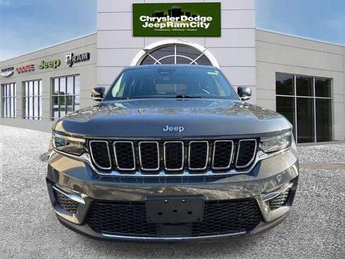 Used 2024 Jeep Grand Cherokee Limited image 8