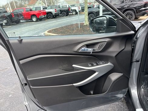 New 2026 Chevrolet Trax RS w/ Sunroof Package image 19