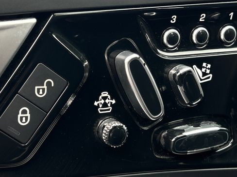 Used 2016 Jaguar F-TYPE Convertible image 95