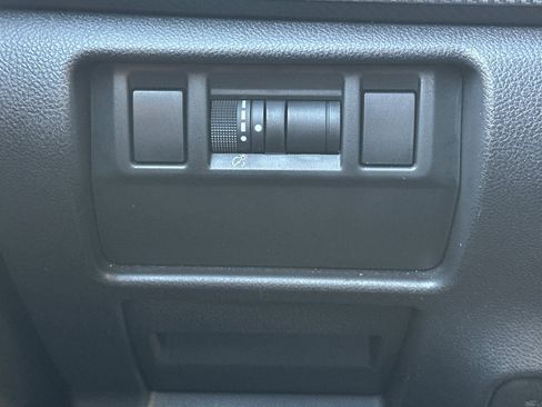 Used 2024 Subaru Crosstrek 2.0i Premium image 32