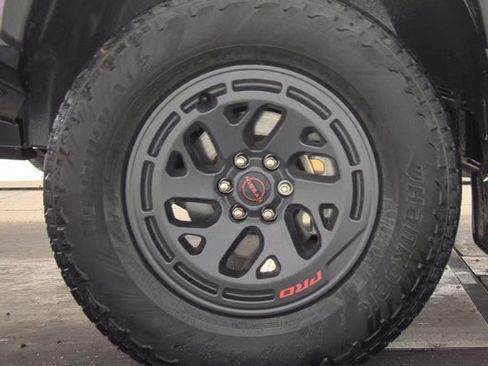 Used 2025 Nissan Frontier PRO-4X AWD/4WD image 4
