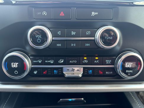 Used 2024 Ford Expedition XLT AWD/4WD image 18