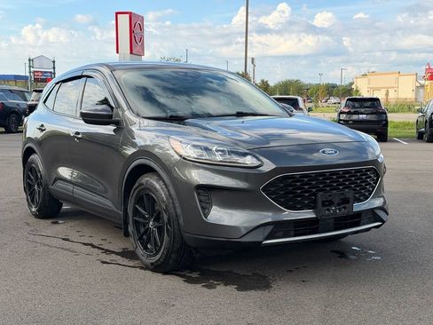 Used 2020 Ford Escape SE FWD image 1