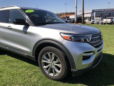 Used 2023 Ford Explorer Limited AWD/4WD image 7