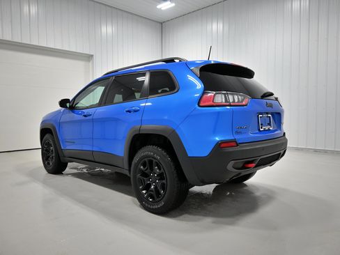 Used 2021 Jeep Cherokee Trailhawk AWD/4WD image 32