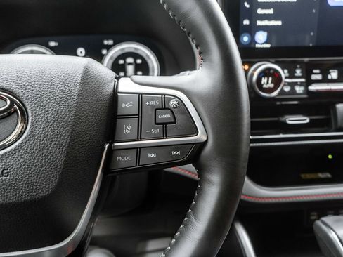 Used 2025 Toyota Highlander XSE image 25