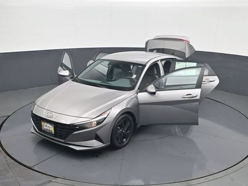 Used 2022 Hyundai Elantra SEL w/ Convenience Package FWD image 30