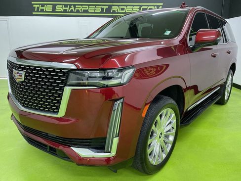 Used 2022 Cadillac Escalade Luxury w/ LPO, Illumination Package image 5