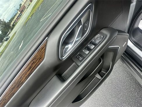 Used 2024 Chevrolet Suburban Premier image 15
