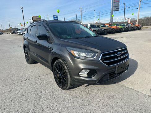 Used 2017 Ford Escape SE w/ Equipment Group 201A image 1