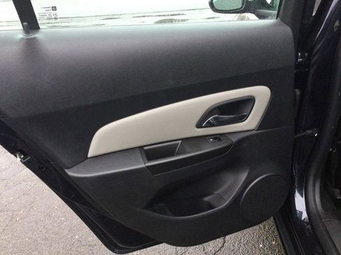 Used 2014 Chevrolet Cruze LS image 27