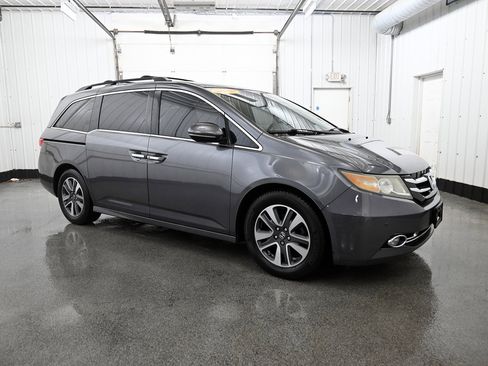 Used 2016 Honda Odyssey Touring Elite image 2
