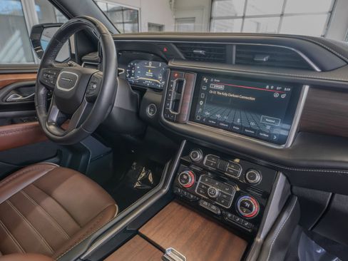 Used 2023 GMC Yukon Denali Ultimate image 19