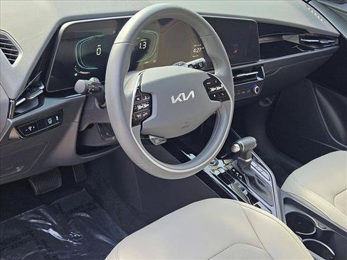 Used 2023 Kia Niro EX FWD image 10