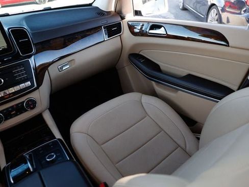 Used 2017 Mercedes-Benz GLS 550 4MATIC image 27