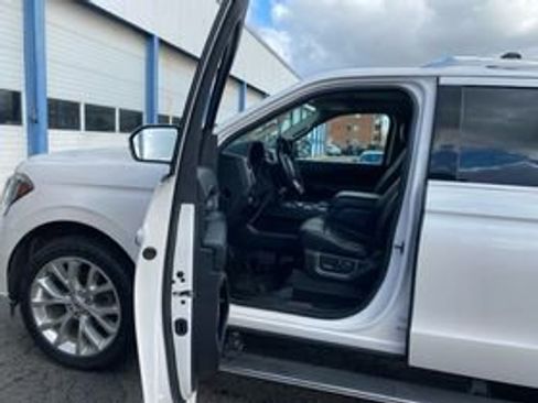 Used 2019 Ford Expedition Platinum image 4