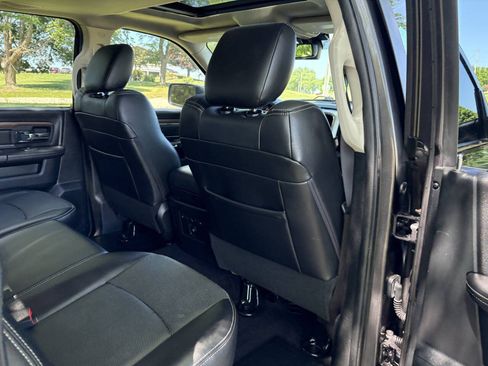 Used 2017 RAM 1500 Laramie w/ Convenience Group AWD/4WD image 32