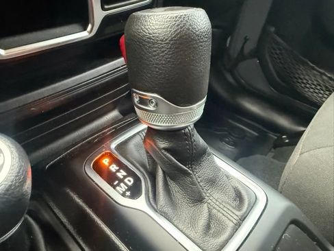 Used 2022 Jeep Wrangler Unlimited Sport AWD/4WD image 25