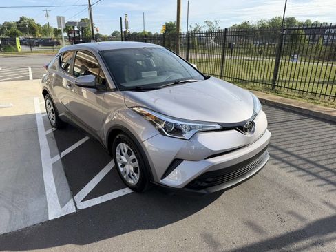 Used 2019 Toyota C-HR LE FWD image 8