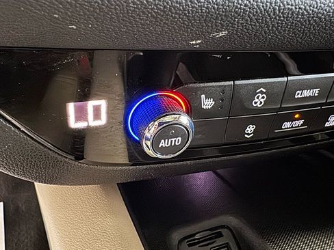 Used 2020 Buick Enclave Essence FWD image 18