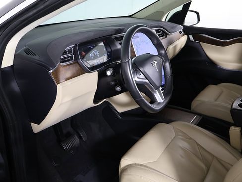 Used 2017 Tesla Model X 75D image 24